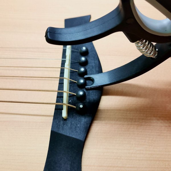 Set med 2 svarta Capos för akustisk och elektrisk gitarr Snabb