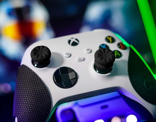 FPS Freek Galaxy Black til Xbox One og Xbox Series X Controller | 2 Performance Thumbsticks | 1 Høj, 1 Mellem