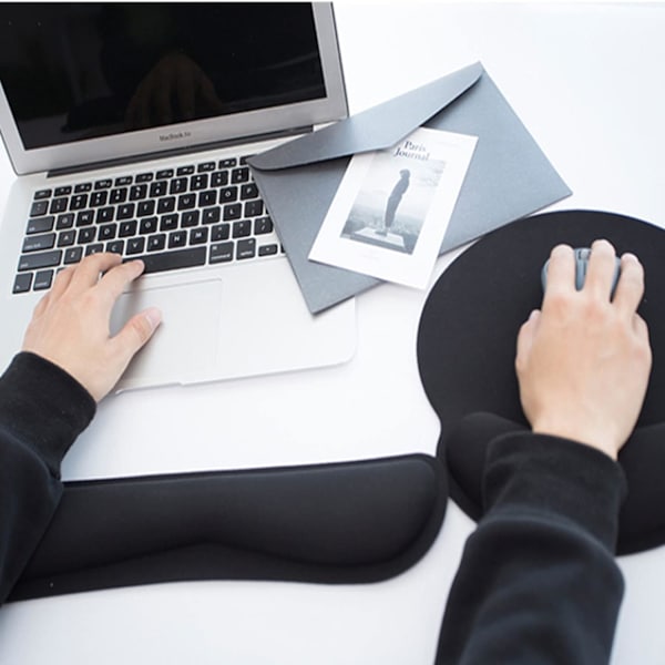 Et tastatur håndledsstøtte, ergonomisk designet memory foam, let