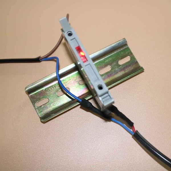 Sæt med 2 U-formede metalspaltede DIN-skinner til montering af