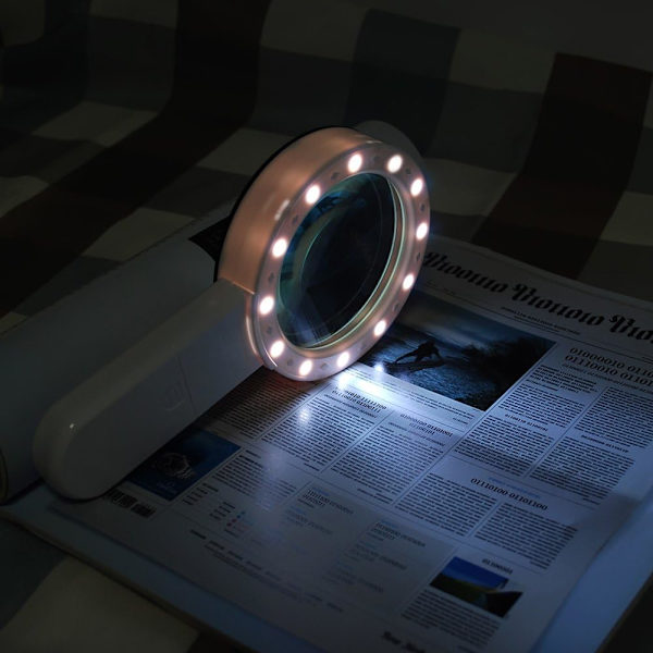 Forstørrelsesglas med lys, 30x belyst stor lup håndholdt 12 LED-belyst forstørrelsesglas til seniorer, der læser