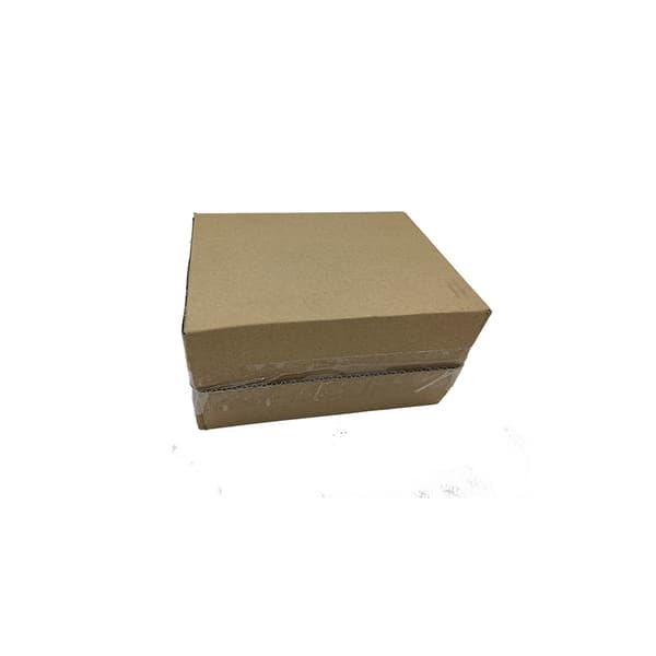 En sort skrivebordsmappe, 17,5 cm × 8 cm × 14 cm