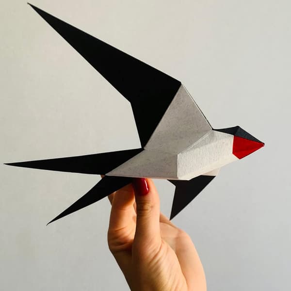3-delad geometrisk papperskonstpapperskulptur Svala 3D