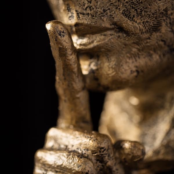 1 st konst och dekoration: Tystnad är guld skulptur