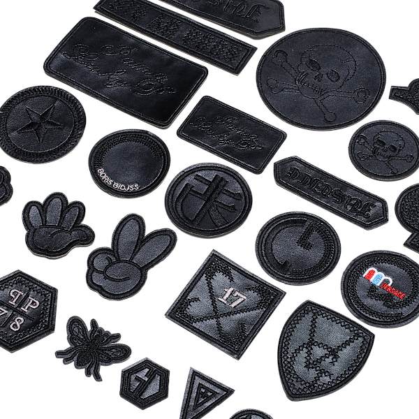 Svarta läderlappsbadges, ett set med 26
