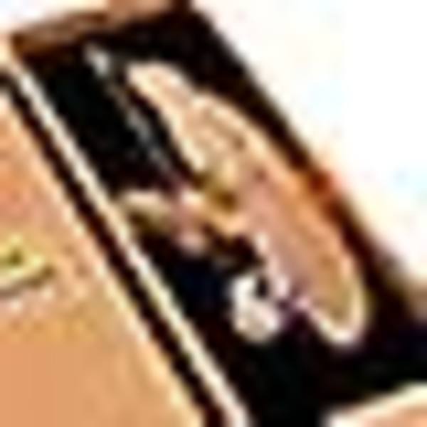 Metallinen höyhenkirjanmerkki, jossa 3D-perhosriipus, ainutlaatuinen lahja opettajille lukijoille