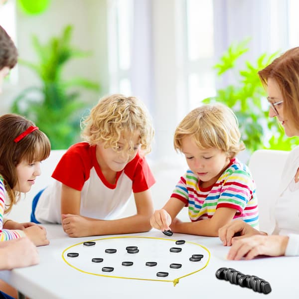 1 sæt magnetiske skakspil til familiemøder og ture