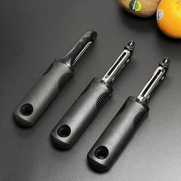 Good Grips Pivoting Peeler