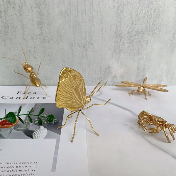 Kultainen perhosveistos, kiinteä metallihyönteiskoriste, minikokoinen perhosveistos