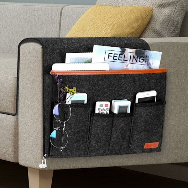 Lænestol Armlænspose, Filt Hængende Stol Caddy Organizer, Sofa Fjernbetjening Holder med 5 Lommer til Telefon, iPad, Blade, Briller, Kabler (Mørkegrå)
