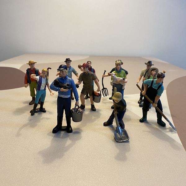 17 små bondefigurer, plastfigurer for gårdsbruk
