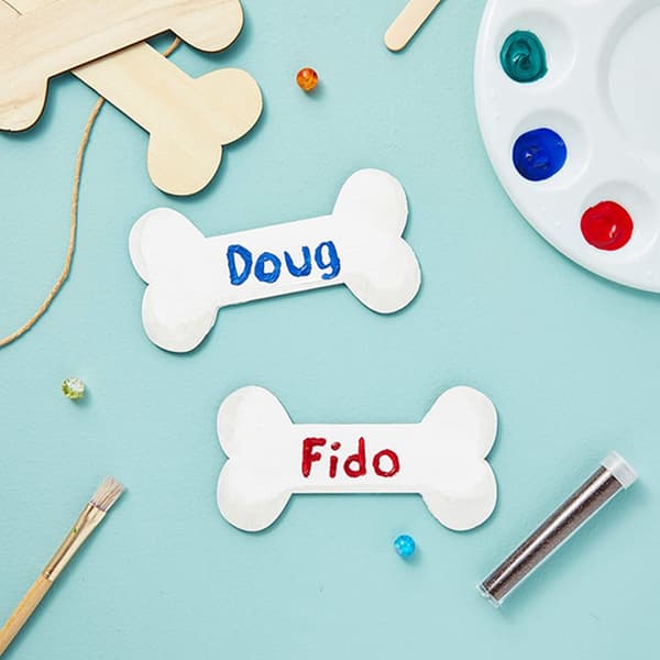 Hvite trehundebeinformede flis DIY trehåndverk gave