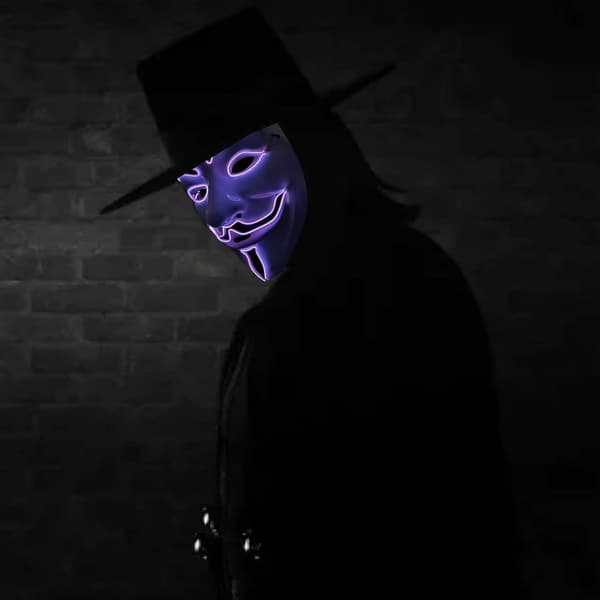 En blå lysmaske, lysende maske, hvit V for vendetta Halloween