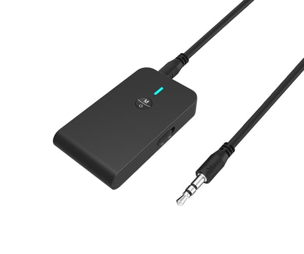 En svart trådløs lydadapter, Bluetooth 5.0 sender og
