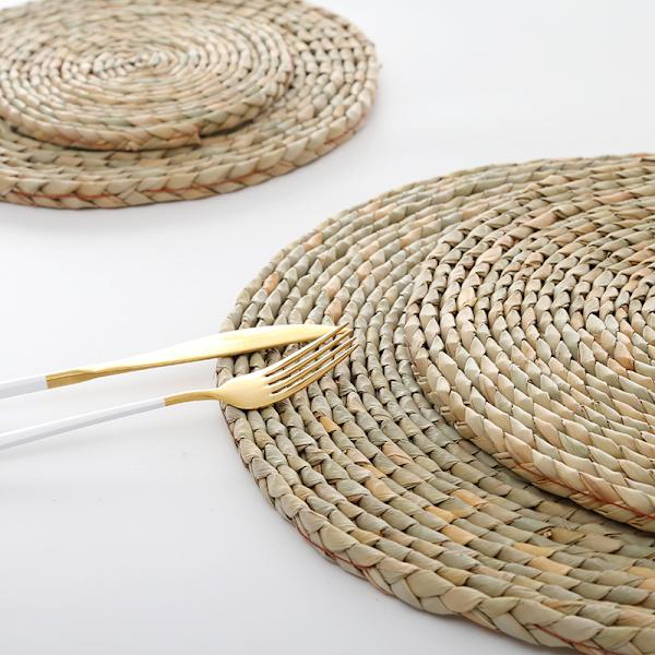 2 kpl Luonnolliset Pyöreät Rattan-Aluslautasen Olki-Eristysalustat 30CM
