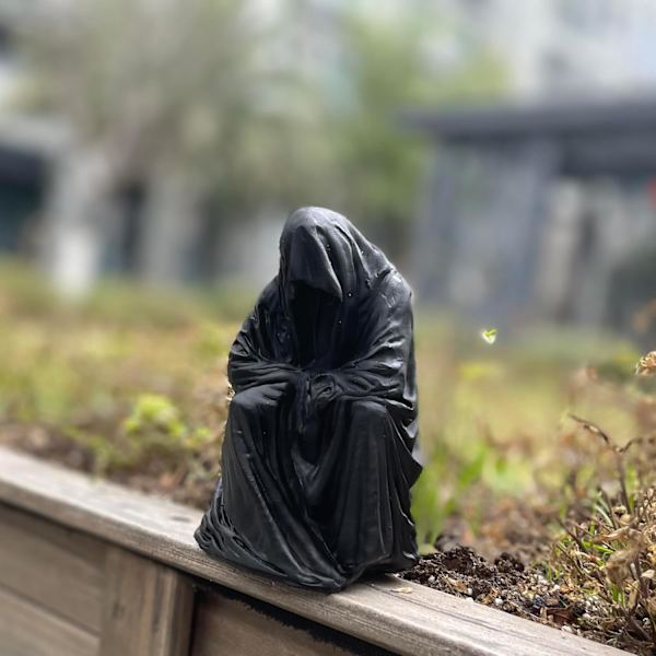 Grim Reaper Sittande Staty Gotisk Läskig Konst Dekor Svart Robe Mystik