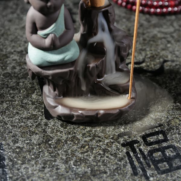 1 stycke Liten Munk Buddha Design Keramik Backflow Rökelse