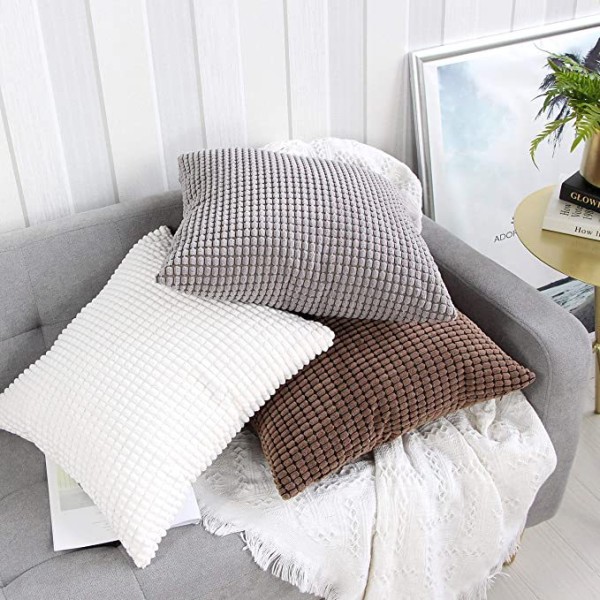 Ett brunt örngott av polyester, solid dekorativ fyrkantig halsringning, soffa