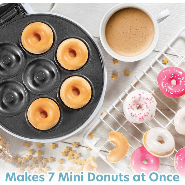 Mini Donut Maker - Elektrisk Non-Stick Overflade Laver 7 Små Doughnuts - Dekorer, Frost eller Is Dine Egen til Børnevenlig Bagt Dessert Godbid - Unik Sommerbagesaktivitet for Voksne, eller Gave til Hendes