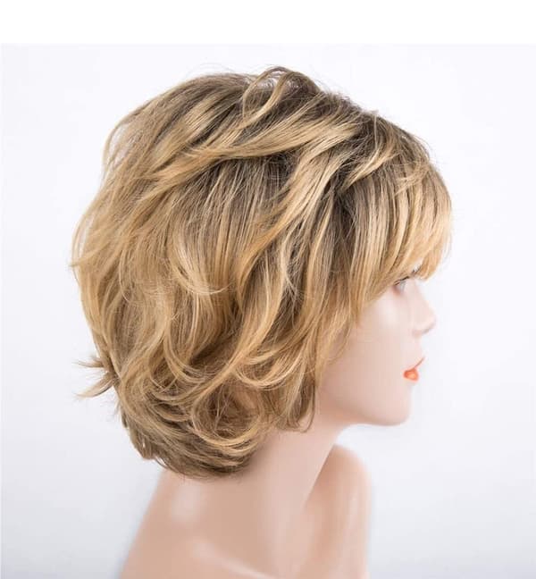 Brun pixie cut bølget paryk med gyldne højdepunkter
