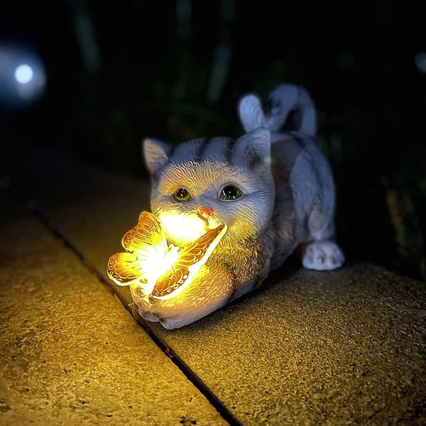 Dekorativ kattefigur til haven, layout sød kat sommerfugl harpiks ornamenter solcellelamper