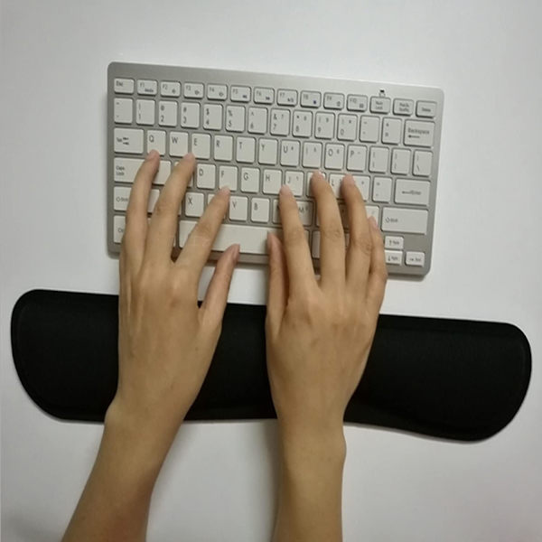 Et tastatur håndledsstøtte, ergonomisk designet memory foam, let