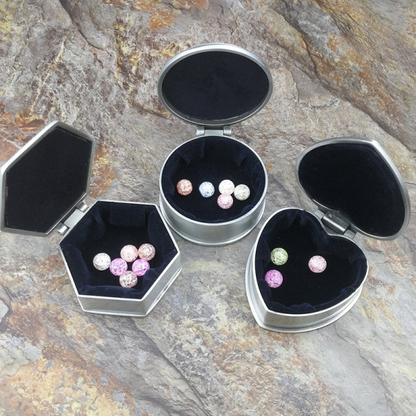 One (silver, about 5.5*5.5*3.5cm) small pink round jewelry box,