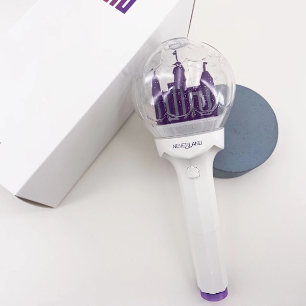 (G)I-DLE Lightstick Ver.2 + Fotocardsæt – Eksklusiv K