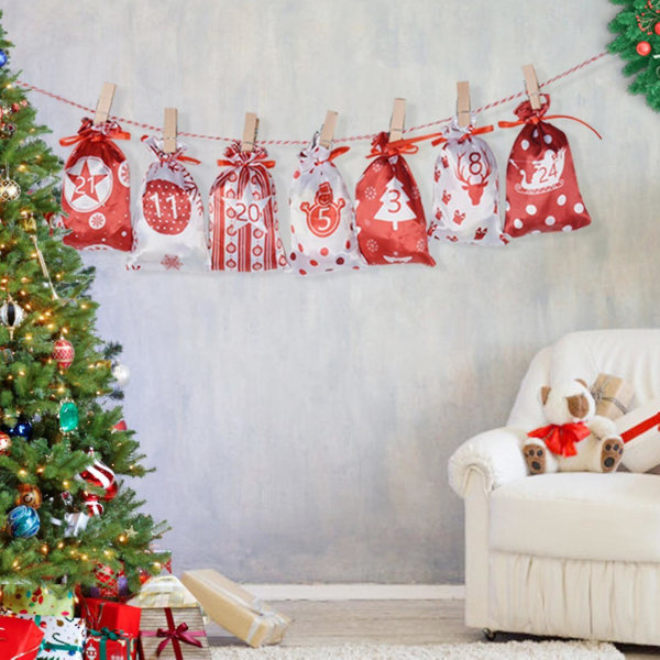 24st julklappspåsar 24 kalenderhängande påsar Fint utförande Dragsko Design Hall Red