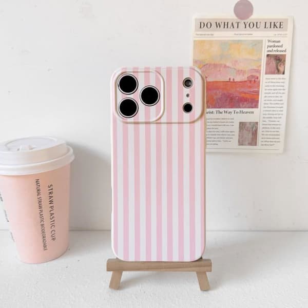 Cover til iPhone 17 Pro Max, smuk farverig stribet mønster - rosa og hvid.
