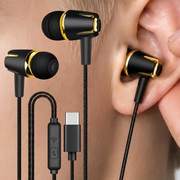 Kablede in-ear høretelefoner med støjreduktion, mikrofon og 3,5 mm jackstik.
