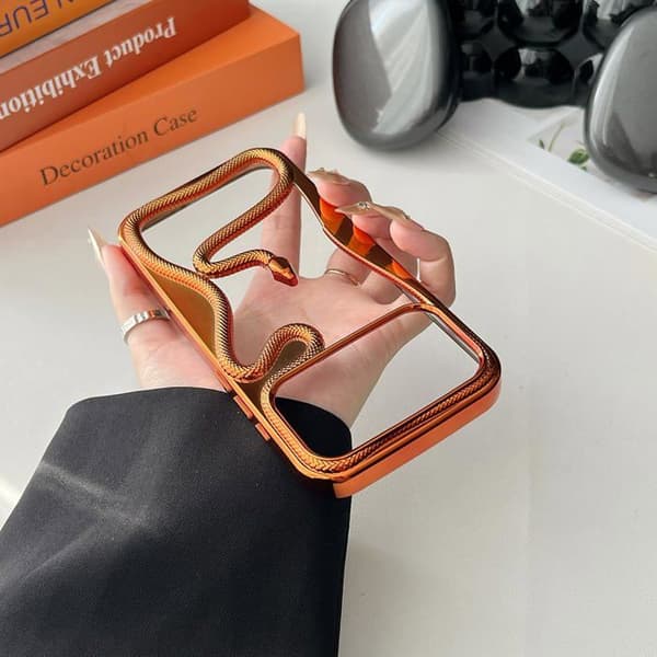 Mobilskal i form av en orm för iPhone 17 Pro Max, 3D-utskuren ormdesign - orange