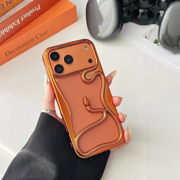 Slangeformet telefoncover til iPhone 17 Pro Max, 3D udskåret slange mønster - orange