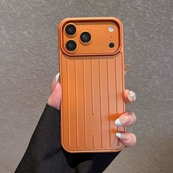 Sähkökromattu raidallinen puhelimen kuori, oranssi, iPhone 17:lle.