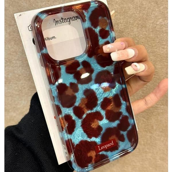 Dette cover til iPhone 15 Pro Max har et yndigt leopardmønster og er lavet af blød og tynd TPU.
