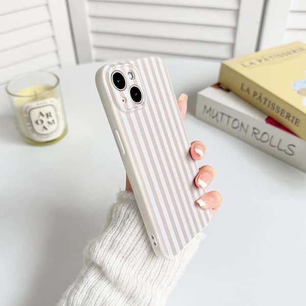 Cover til iPhone 13, smuk farverig stribet mønster - abrikos