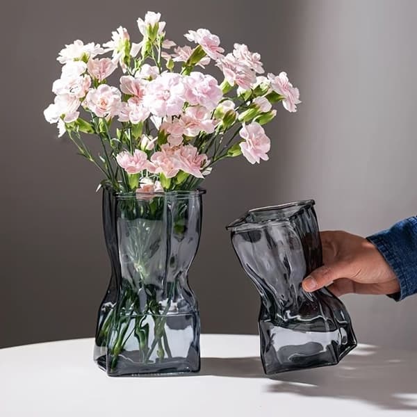 Glasvas - S'TILLVÄXA - Lyckobringare - Rökgrått glas - H17 cm - Asymmetrisk form Rökt glas (grått rökt)