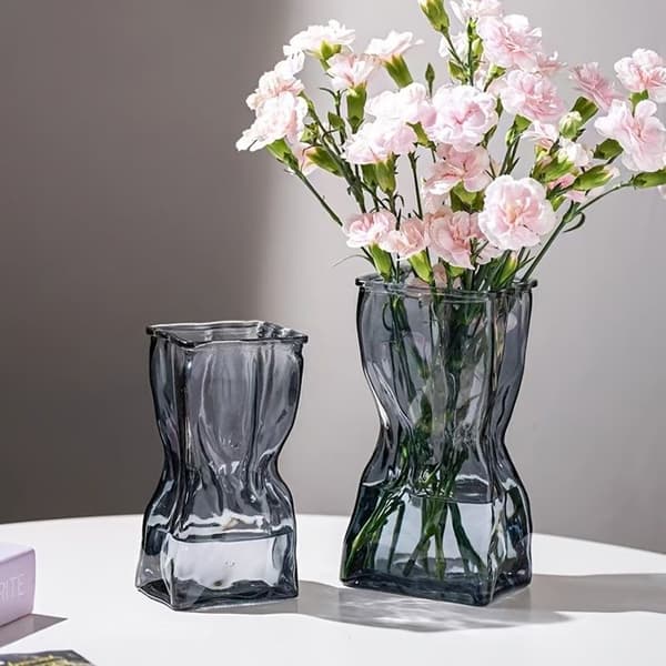 Glasvas - S'TILLVÄXA - Lyckobringare - Rökgrått glas - H17 cm - Asymmetrisk form Rökt glas (grått rökt)