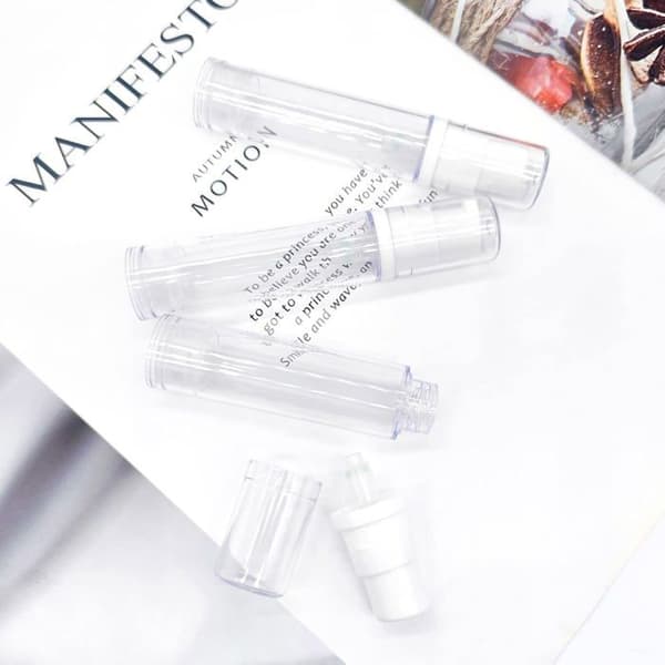 Set med 3 luftfria pumpflaskor — Transparenta och påfyllningsbara resebehållare; Luftfria dispenserflaskor (10 ml)