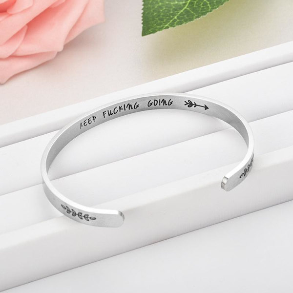 Titanstål C-formet Inspirerende Armbånd - Fortsett å skyve fremover stål farge B