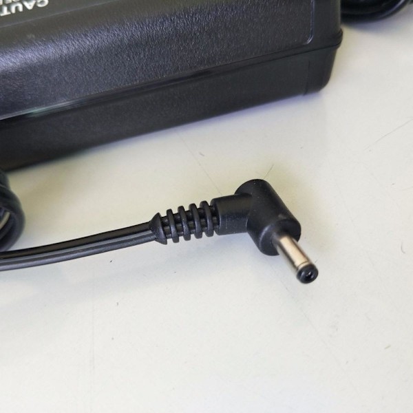 Canon CA-570 Netstrømsadapter Oplader til kameraer HFM400 HFM32 XA20 XA sort Sæt i to dele