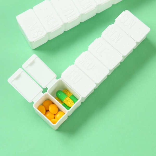 tablettdosett piller burk medicinväska pilleraskar pillerask 7 d ljusgrå