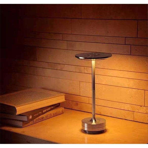 Genopladelig ledningsfri skrivebordslampe Dæmpbar metal USB bordlampe guld