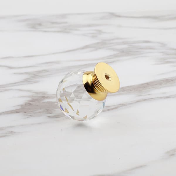 Set med 10 klara kristallglas möbelknoppar 30 mm diameter guldfinish