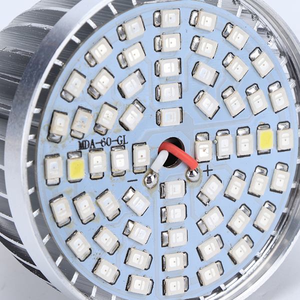60W 60LED täyden spektrin kasvivalaisinlamppu kasvien vesiviljelyyn, kukkien istutukseen ja viljelyyn 85-265V