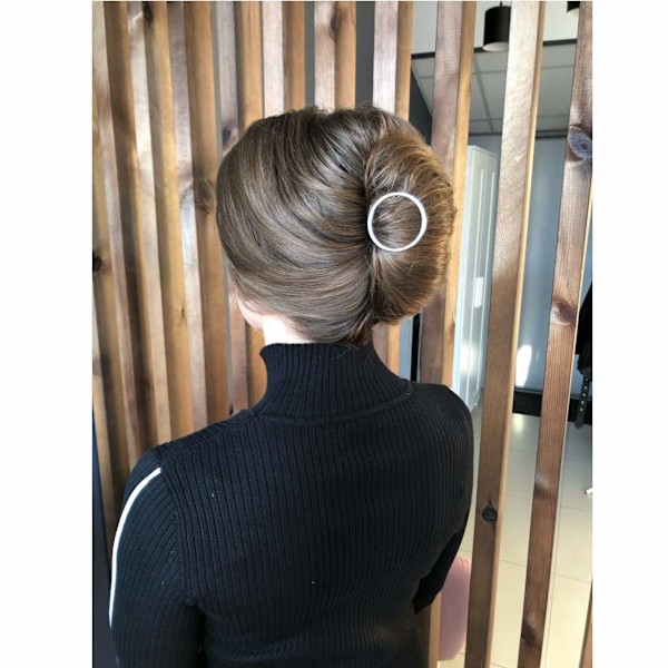 Lättviktigt Stylingverktyg, Hårklämma med ihålig design för kvinnor och flickor, Halkfritt grepp, Geometrisk rund cirkelklämma för elegant daglig användning