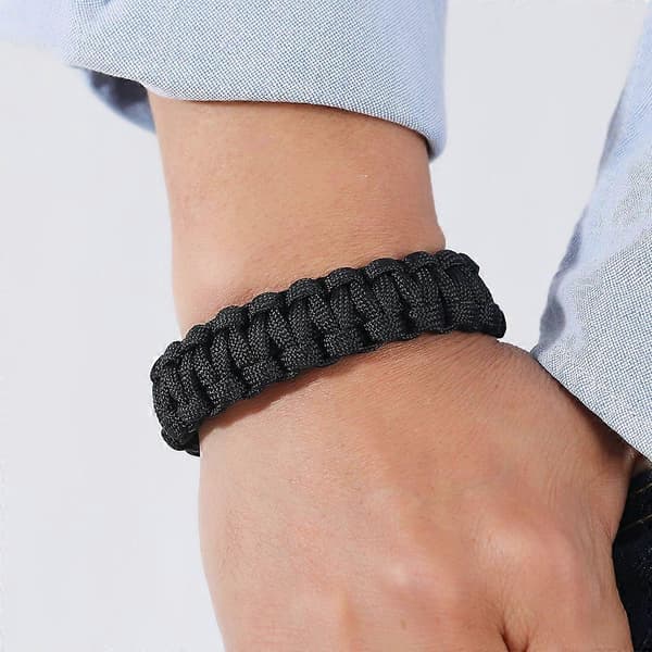 Klassisk medium størrelse 21cm svart paracord armbånd