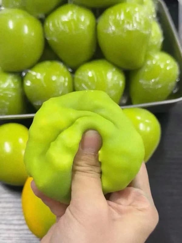 1 stk. håndlavet blød mango stressklemmelegetøj farveskiftende blød mango fingerspidsbold ASMR sensorisk stressaflastningslegetøj 2pc