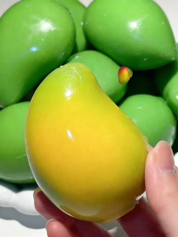 1 stk. håndlavet blød mango stressklemmelegetøj farveskiftende blød mango fingerspidsbold ASMR sensorisk stressaflastningslegetøj 2pc