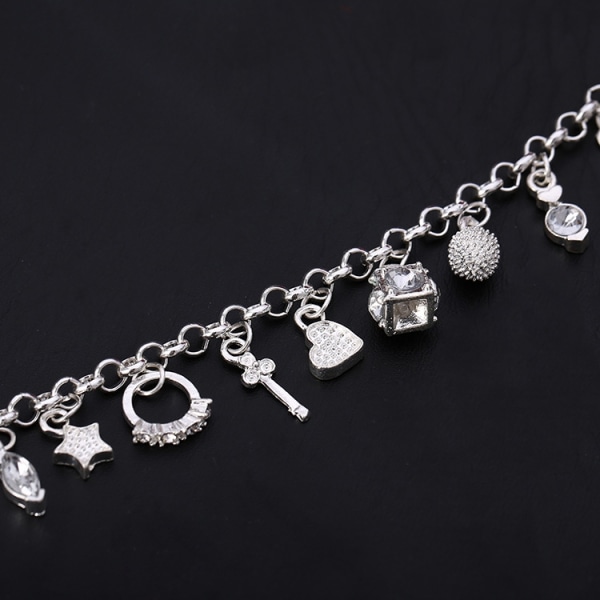 vackert armband/armband med 13 berlocker silver - Perfet